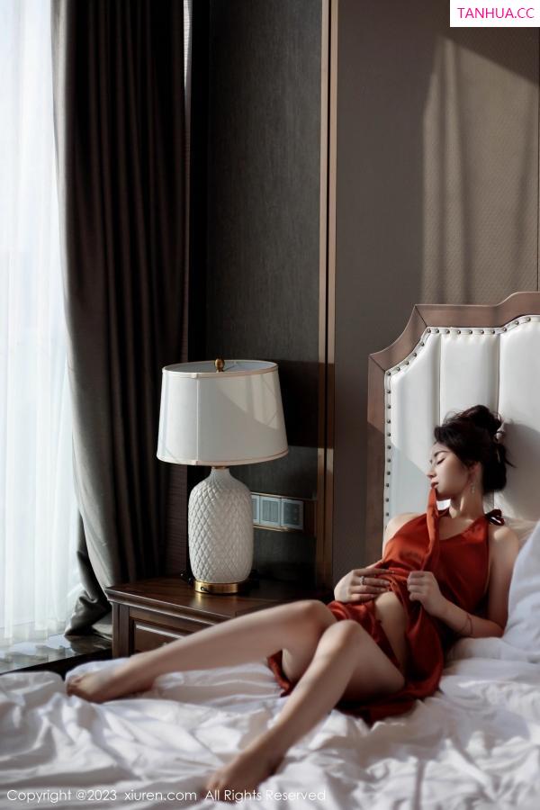   [XiuRen]高清写真图 2023.06.06 No.6861 苏曼兮 新人美腿第13张图片